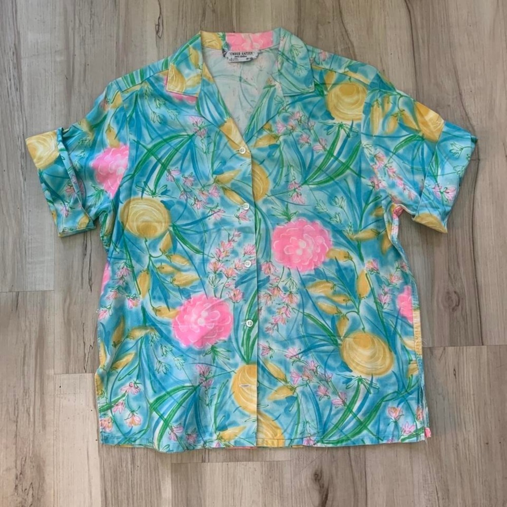Vintage 1960's blue floral button-up‎ shirt with a tropical vibe